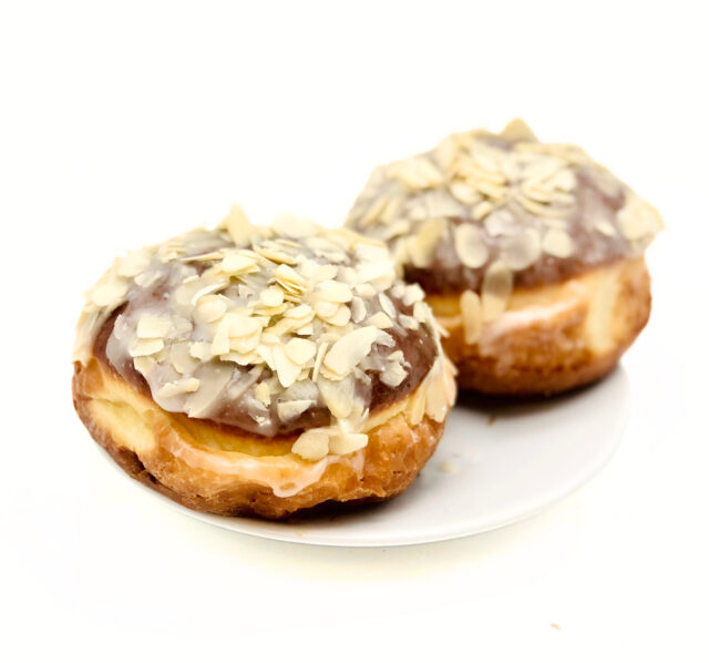 pączek z powidłami śliwkowymi (2)