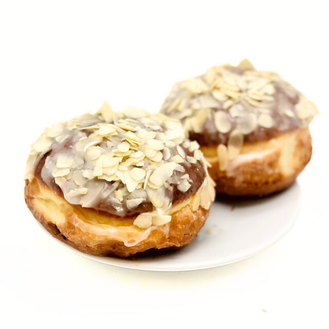 pączek z powidłami śliwkowymi (2)